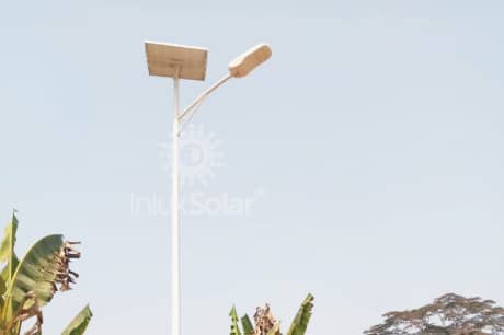 Lampadaires solaires à la frontière urbain-rural